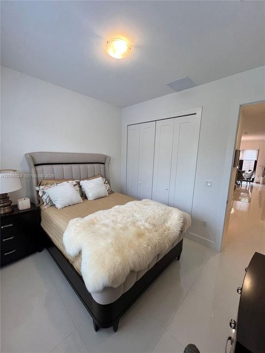 En Renta: $4,000 (4 camas, 3 baños, 1774 Pies cuadrados)