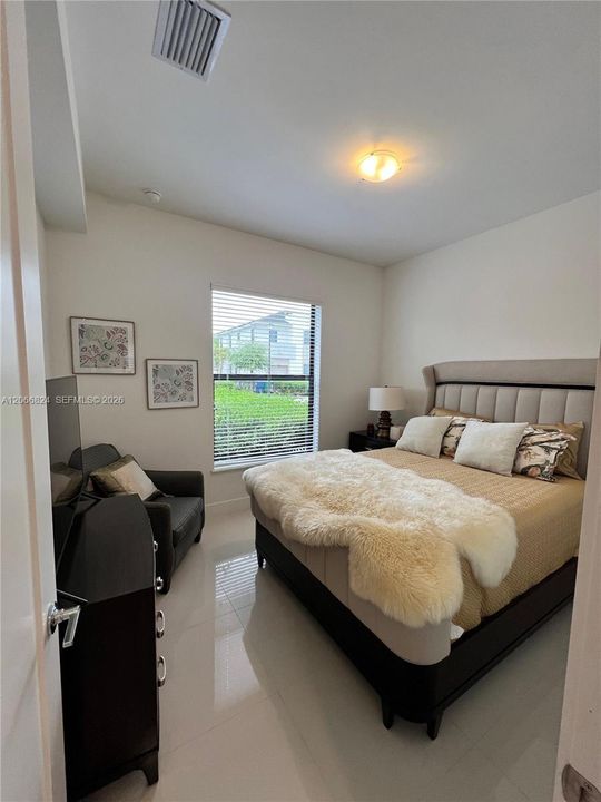 En Renta: $4,000 (4 camas, 3 baños, 1774 Pies cuadrados)