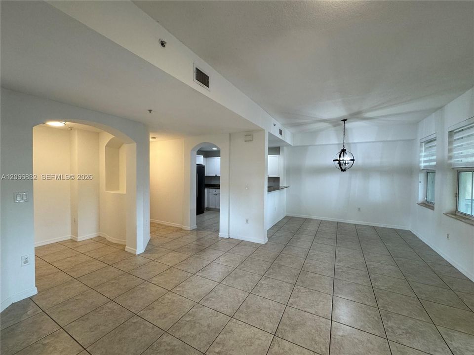 For Sale: $425,000 (3 beds, 2 baths, 1207 Square Feet)