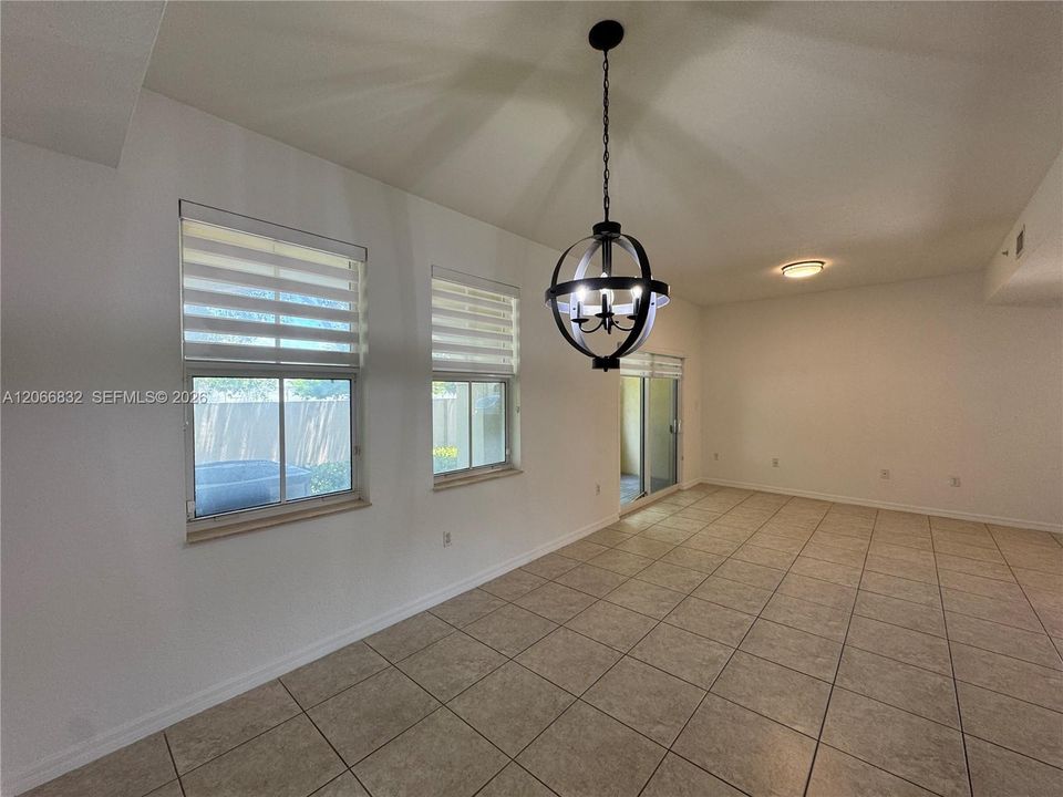 For Sale: $425,000 (3 beds, 2 baths, 1207 Square Feet)