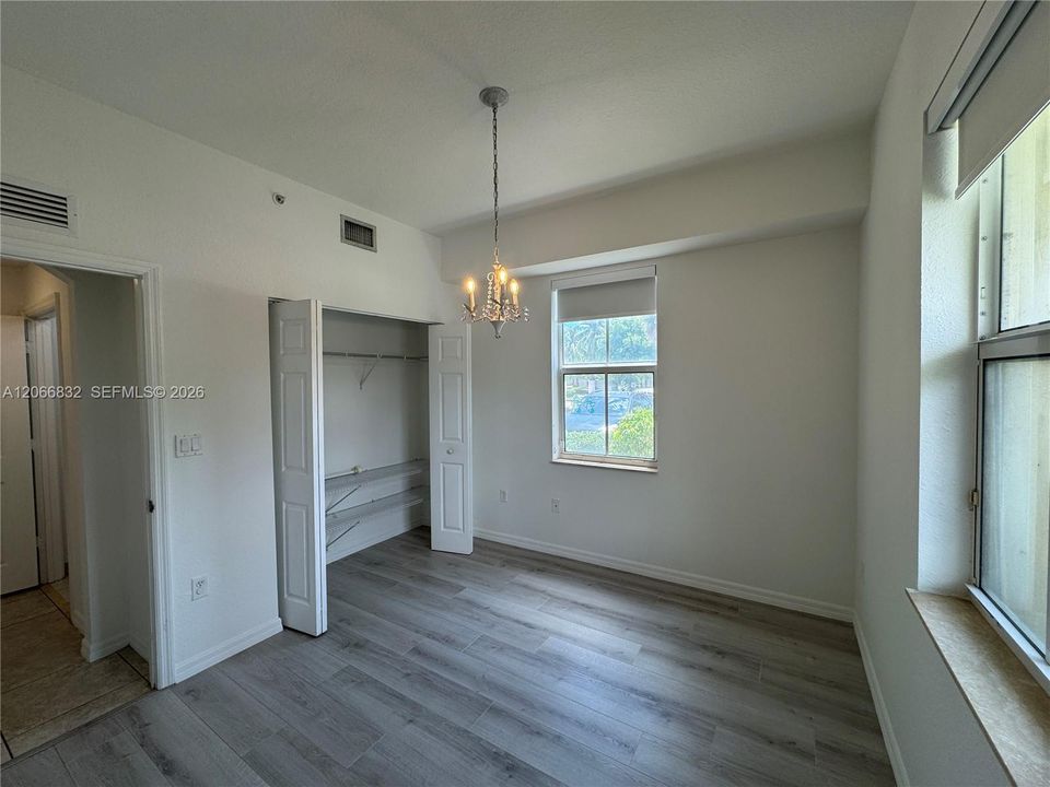 For Sale: $425,000 (3 beds, 2 baths, 1207 Square Feet)