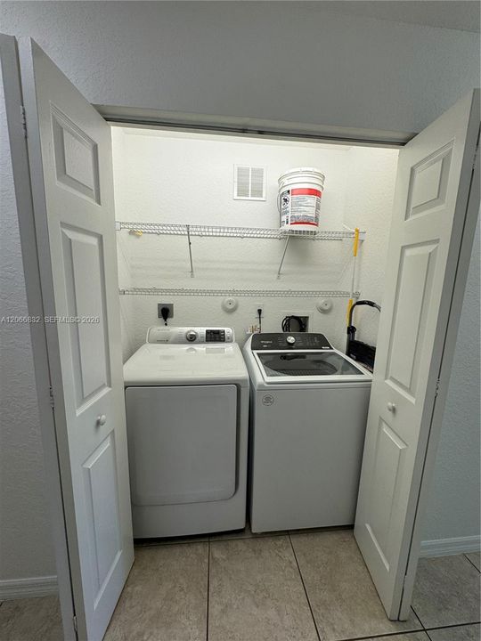 For Sale: $425,000 (3 beds, 2 baths, 1207 Square Feet)