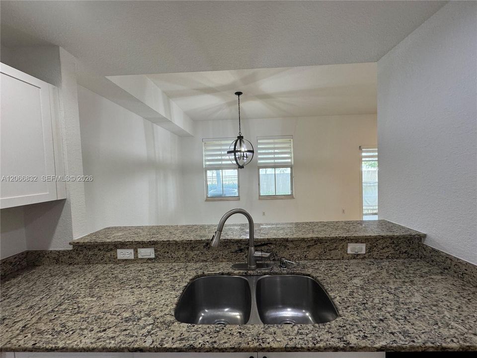 For Sale: $425,000 (3 beds, 2 baths, 1207 Square Feet)