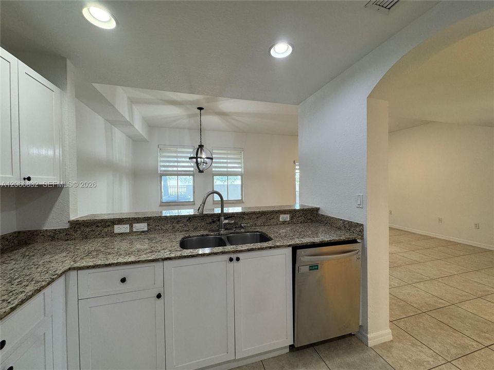 For Sale: $425,000 (3 beds, 2 baths, 1207 Square Feet)