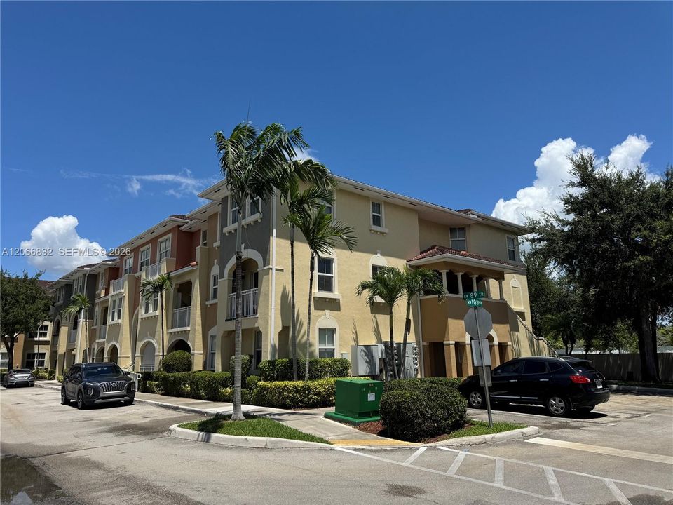 For Sale: $425,000 (3 beds, 2 baths, 1207 Square Feet)