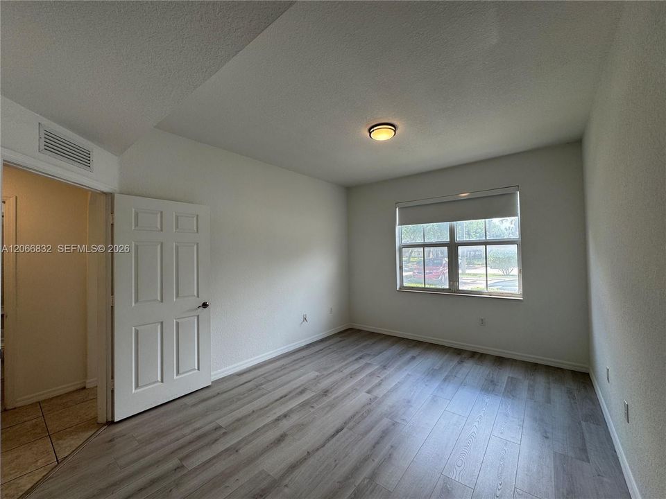 For Sale: $425,000 (3 beds, 2 baths, 1207 Square Feet)