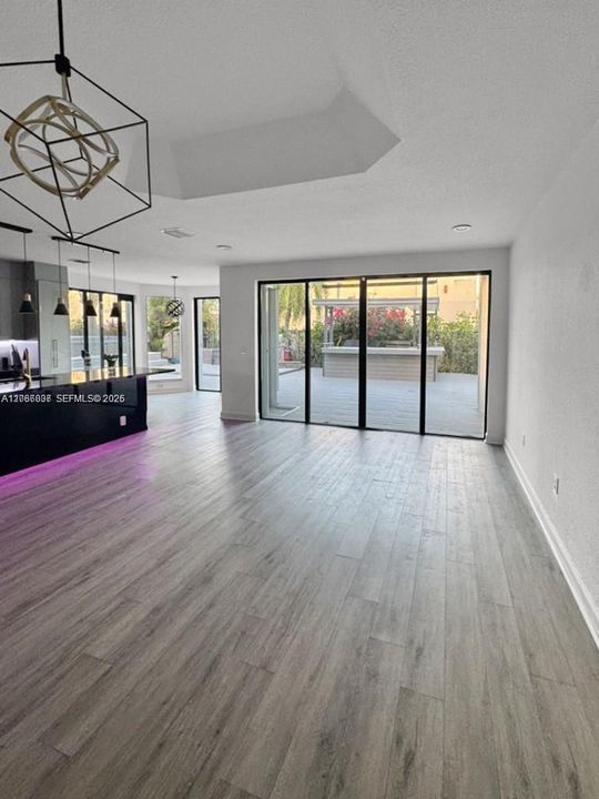 En Renta: $8,000 (5 camas, 3 baños, 3052 Pies cuadrados)