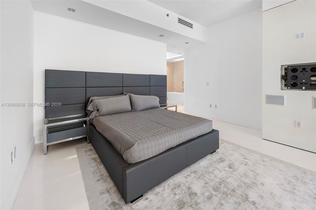 For Rent: $24,000 (2 beds, 2 baths, 1870 Square Feet)
