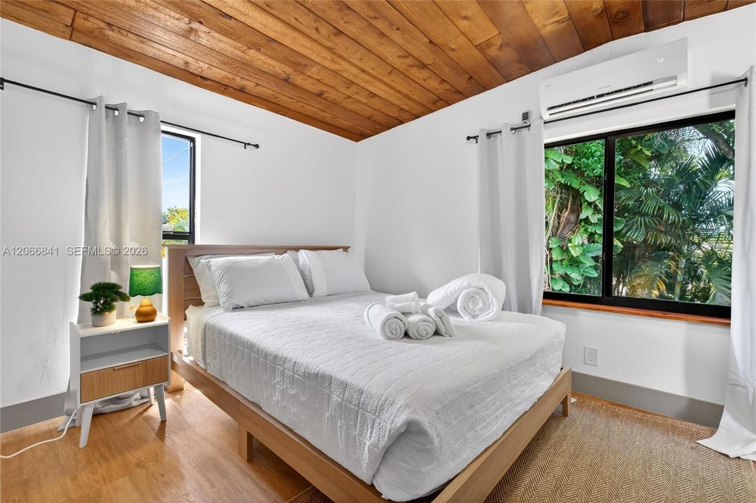For Rent: $4,500 (4 beds, 2 baths, 2199 Square Feet)