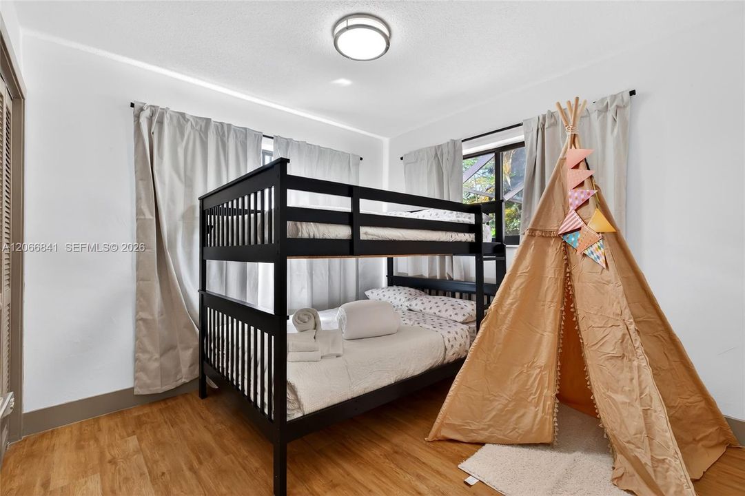 For Rent: $4,500 (4 beds, 2 baths, 2199 Square Feet)