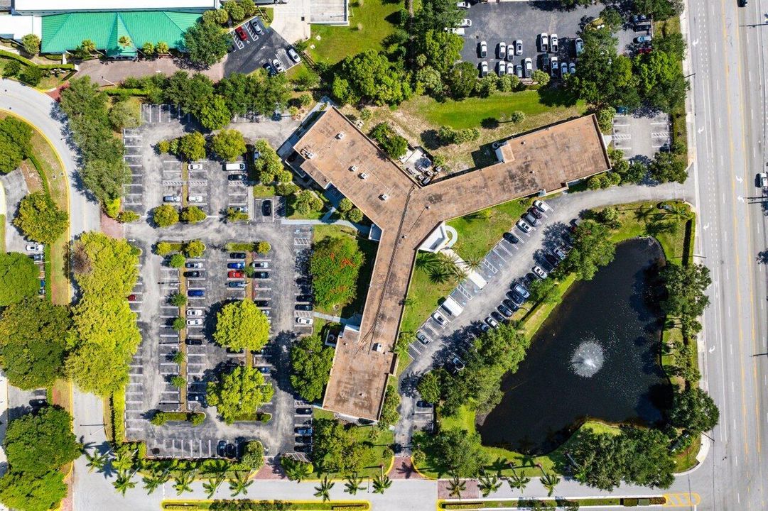 016-555Southwest12thAvenue-PompanoBeach-