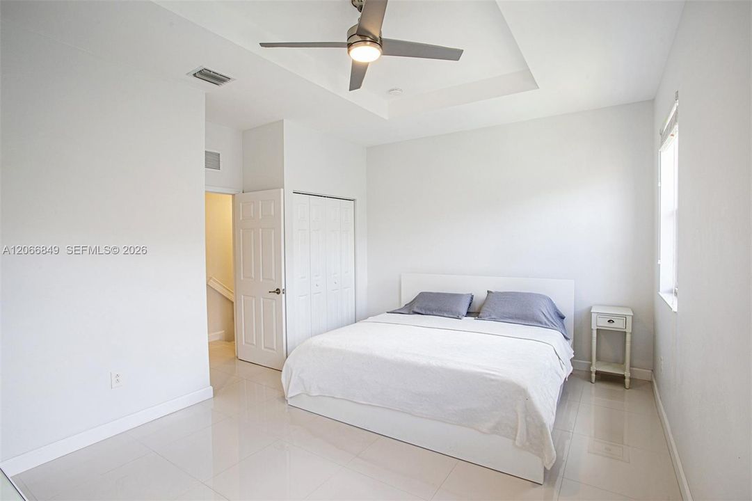 For Sale: $285,000 (2 beds, 2 baths, 1290 Square Feet)