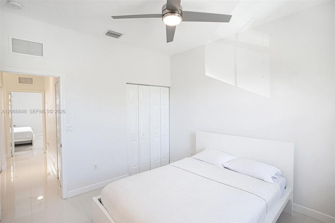 For Sale: $285,000 (2 beds, 2 baths, 1290 Square Feet)