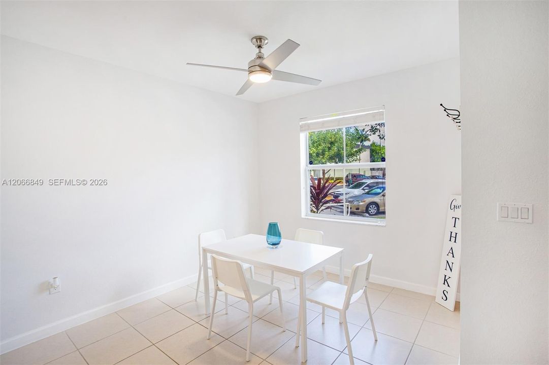 For Sale: $285,000 (2 beds, 2 baths, 1290 Square Feet)