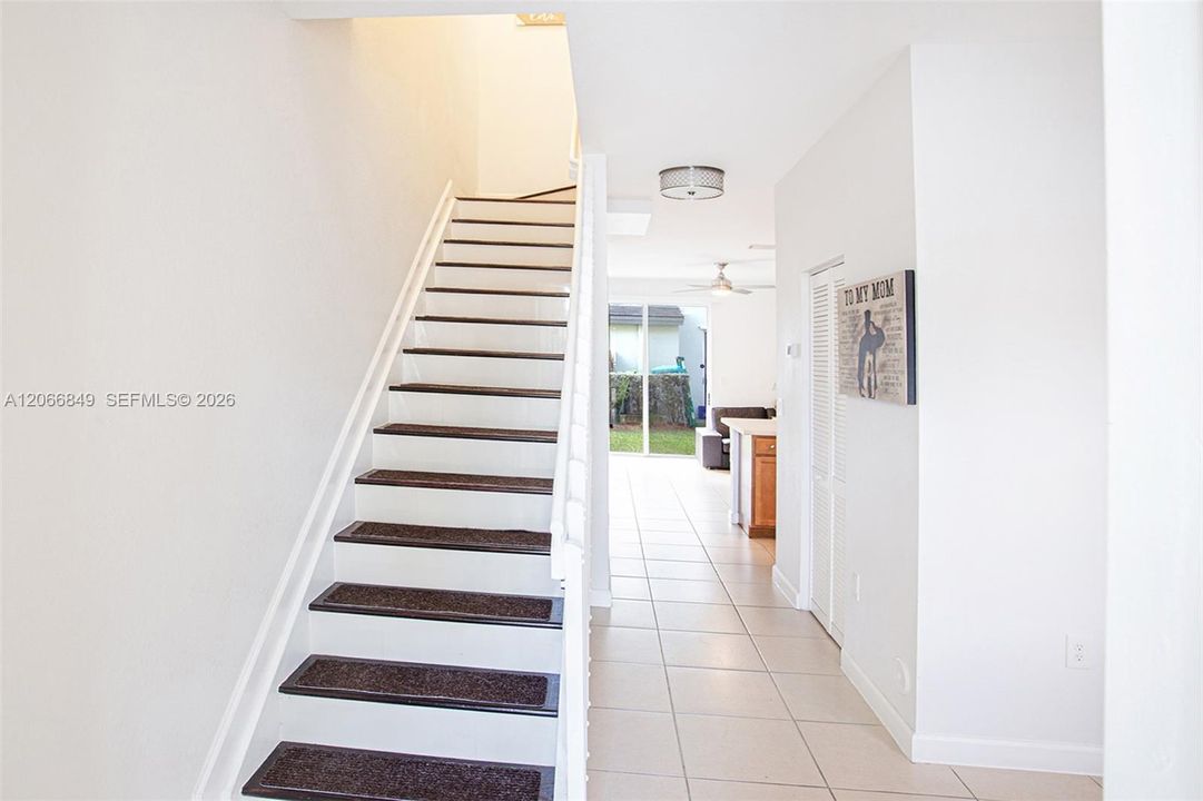 For Sale: $285,000 (2 beds, 2 baths, 1290 Square Feet)