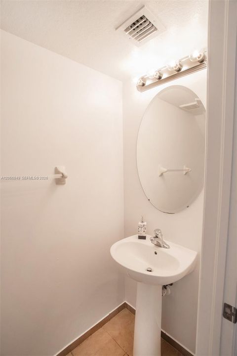 For Sale: $285,000 (2 beds, 2 baths, 1290 Square Feet)