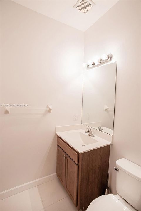For Sale: $285,000 (2 beds, 2 baths, 1290 Square Feet)