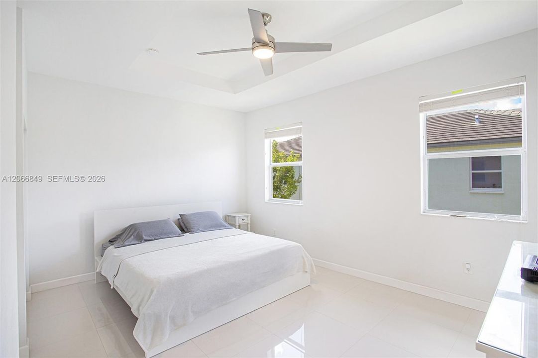 For Sale: $285,000 (2 beds, 2 baths, 1290 Square Feet)