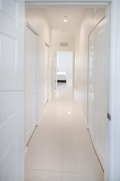 For Sale: $285,000 (2 beds, 2 baths, 1290 Square Feet)