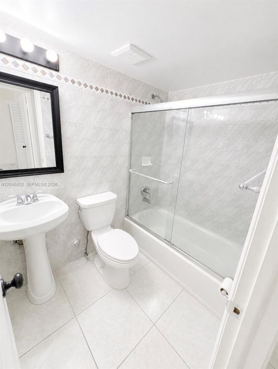 合同活跃: $2,375 (3 贝兹, 2 浴室, 1277 平方英尺)