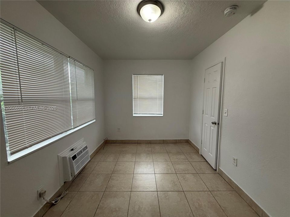 For Rent: $1,299 (0 beds, 1 baths, 200 Square Feet)