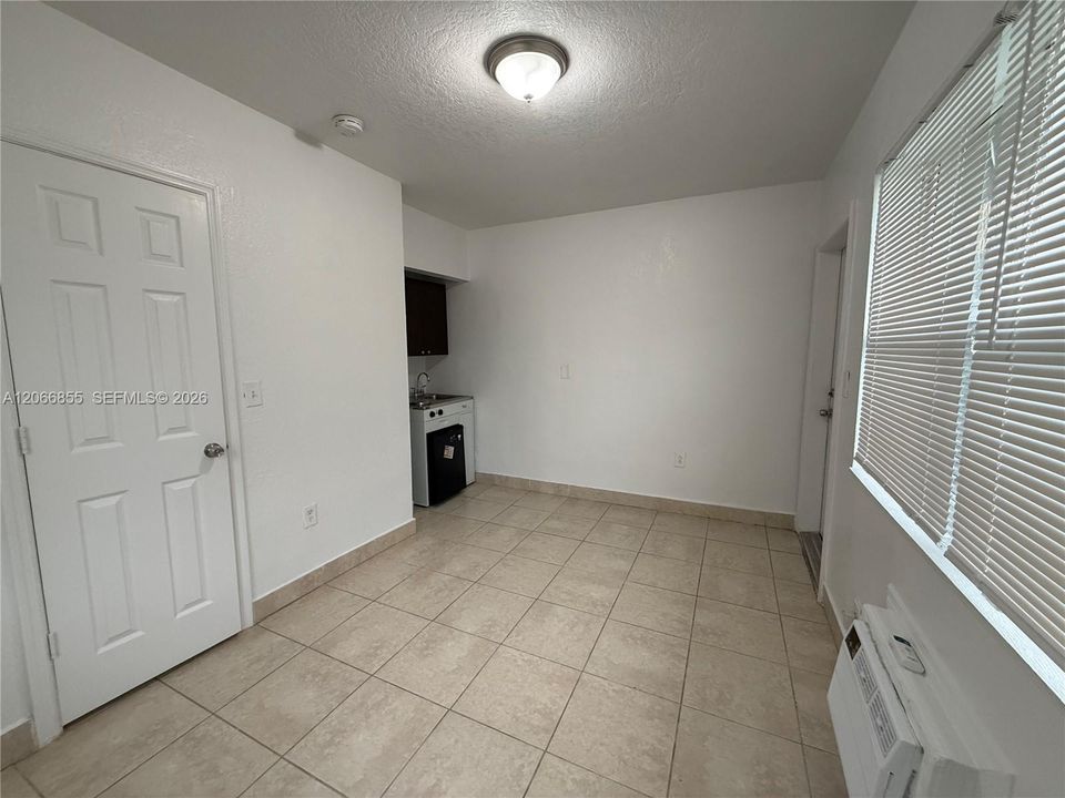 For Rent: $1,299 (0 beds, 1 baths, 200 Square Feet)