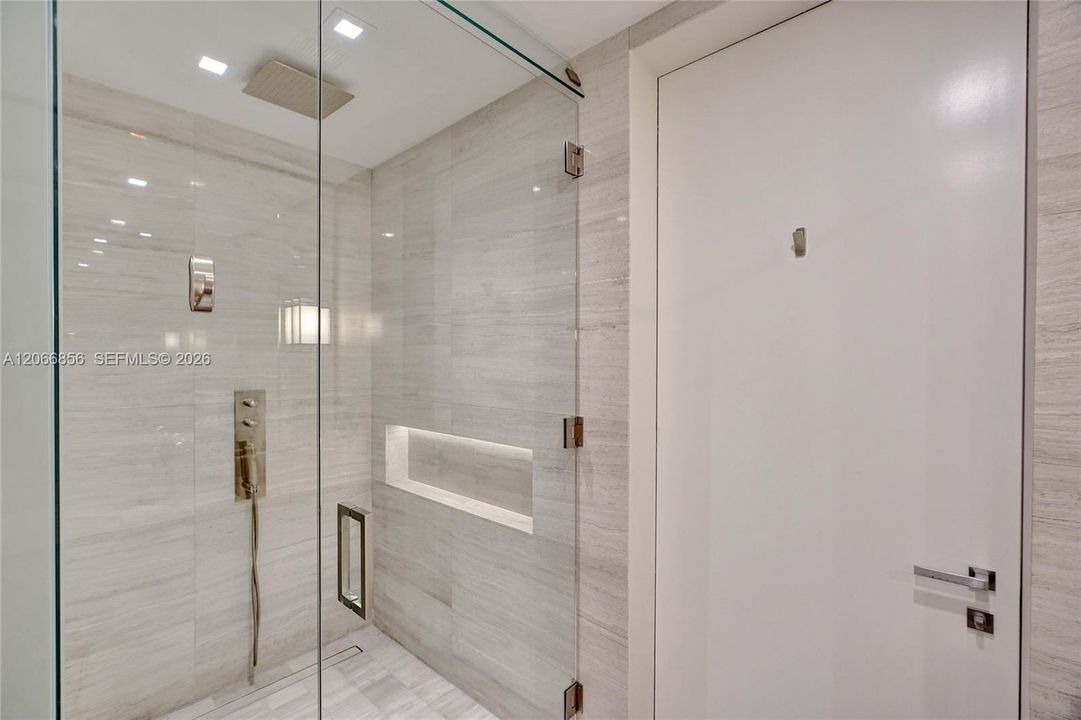 For Rent: $25,000 (3 beds, 3 baths, 2271 Square Feet)