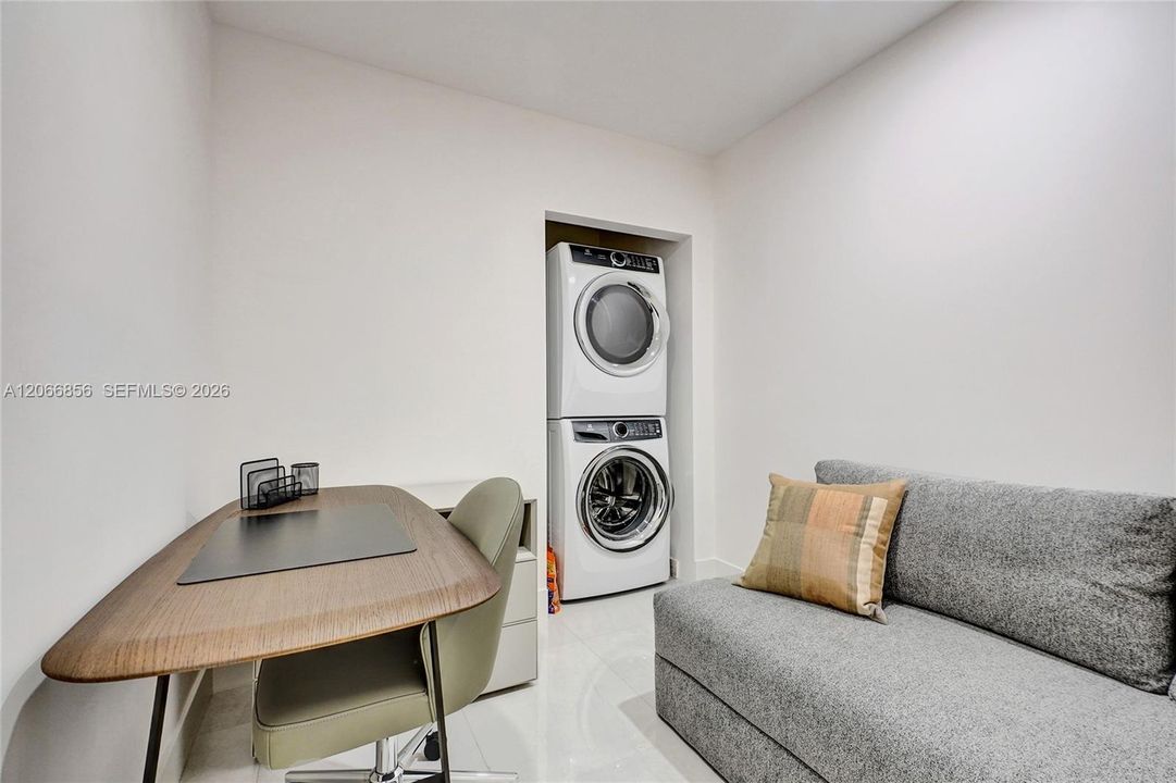 For Rent: $25,000 (3 beds, 3 baths, 2271 Square Feet)