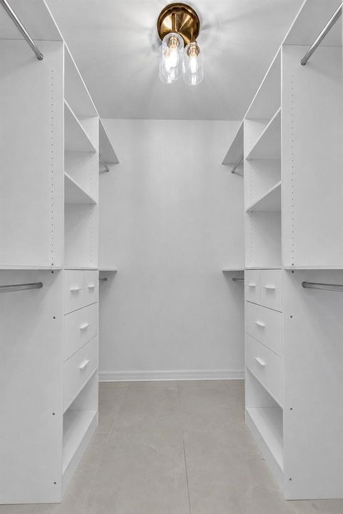 empty_closet