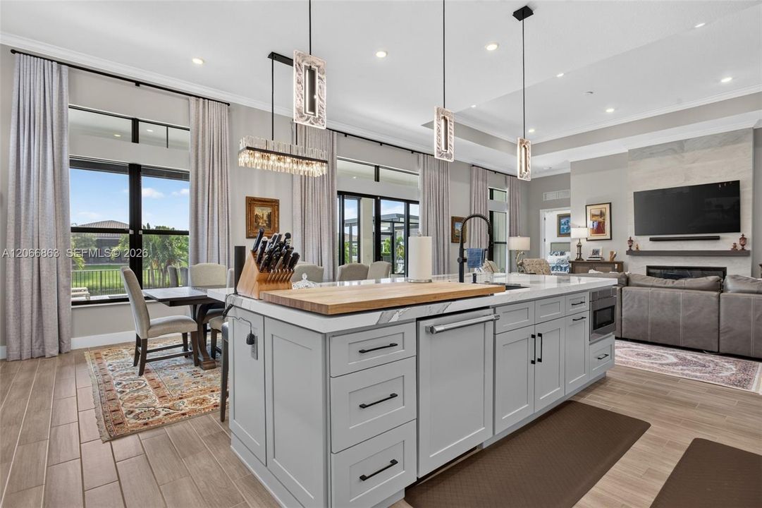 For Sale: $1,795,000 (3 beds, 3 baths, 3381 Square Feet)