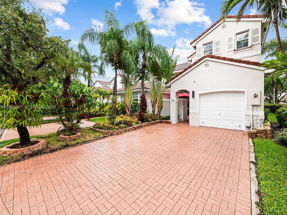 For Sale: $685,000 (3 beds, 2 baths, 1748 Square Feet)