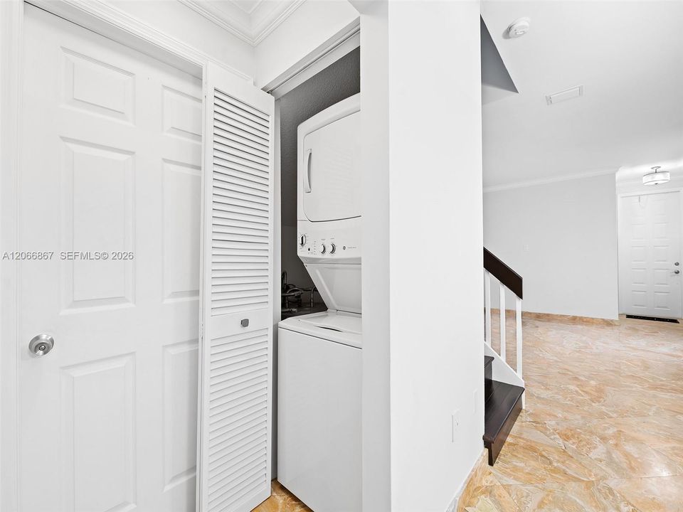For Sale: $685,000 (3 beds, 2 baths, 1748 Square Feet)