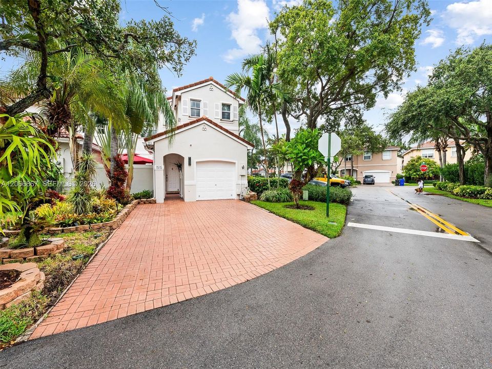 For Sale: $685,000 (3 beds, 2 baths, 1748 Square Feet)