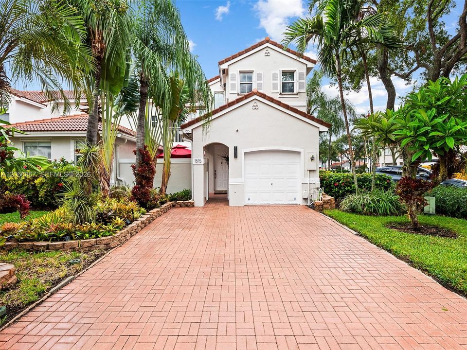 For Sale: $685,000 (3 beds, 2 baths, 1748 Square Feet)
