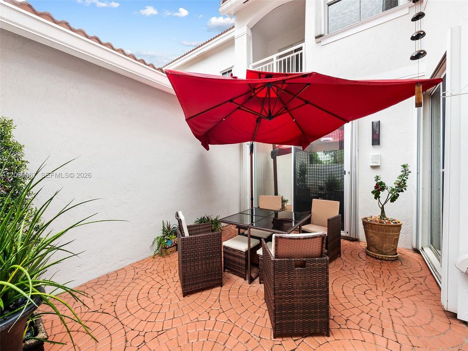 For Sale: $685,000 (3 beds, 2 baths, 1748 Square Feet)