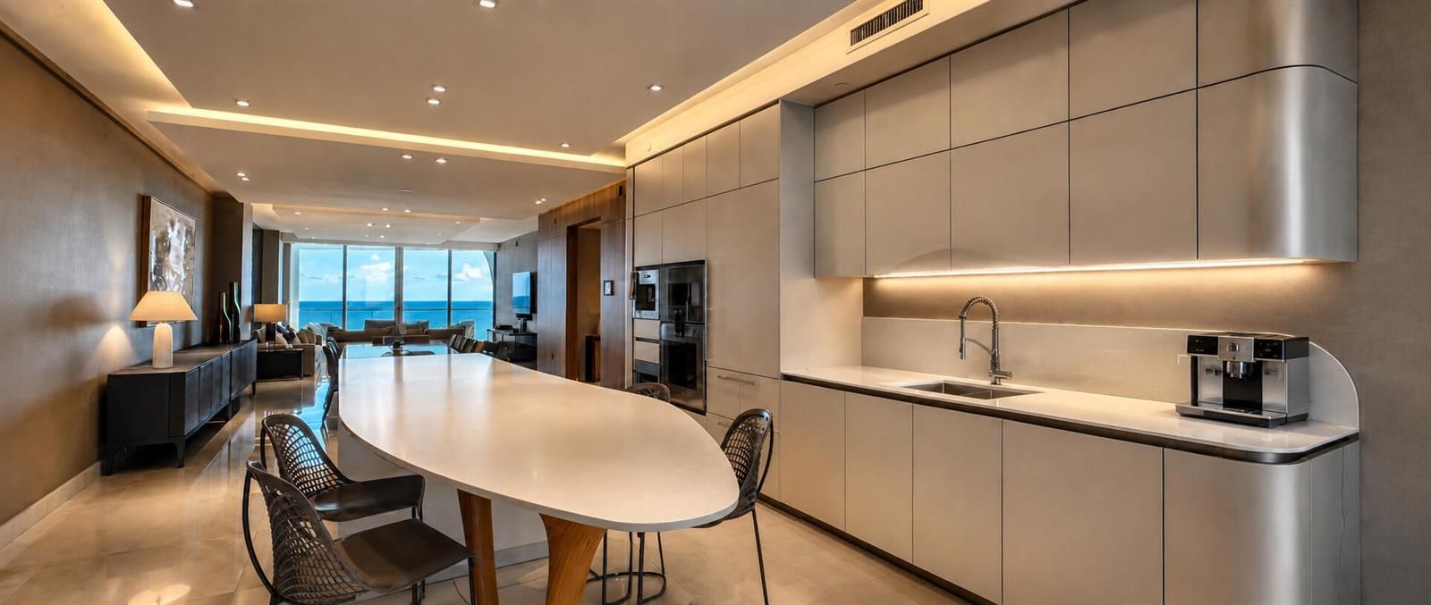Oceanview Luxury Kitchen Lounge