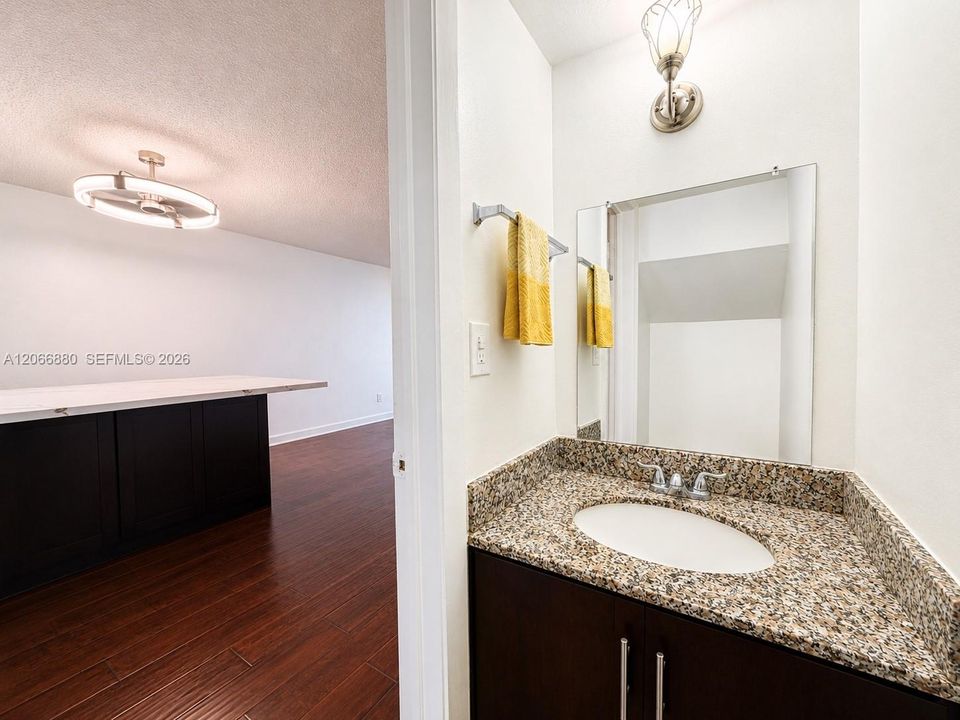 For Sale: $450,000 (2 beds, 1 baths, 1314 Square Feet)