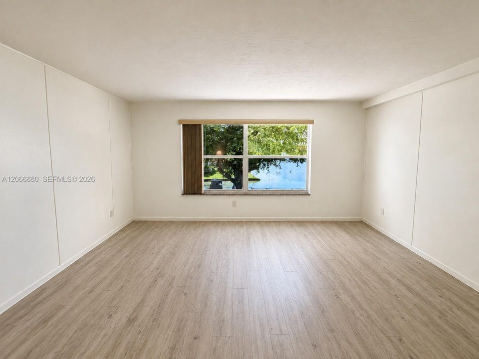 For Sale: $450,000 (2 beds, 1 baths, 1314 Square Feet)