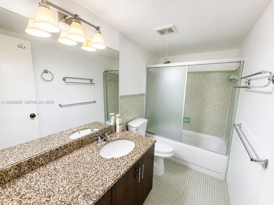 For Sale: $450,000 (2 beds, 1 baths, 1314 Square Feet)