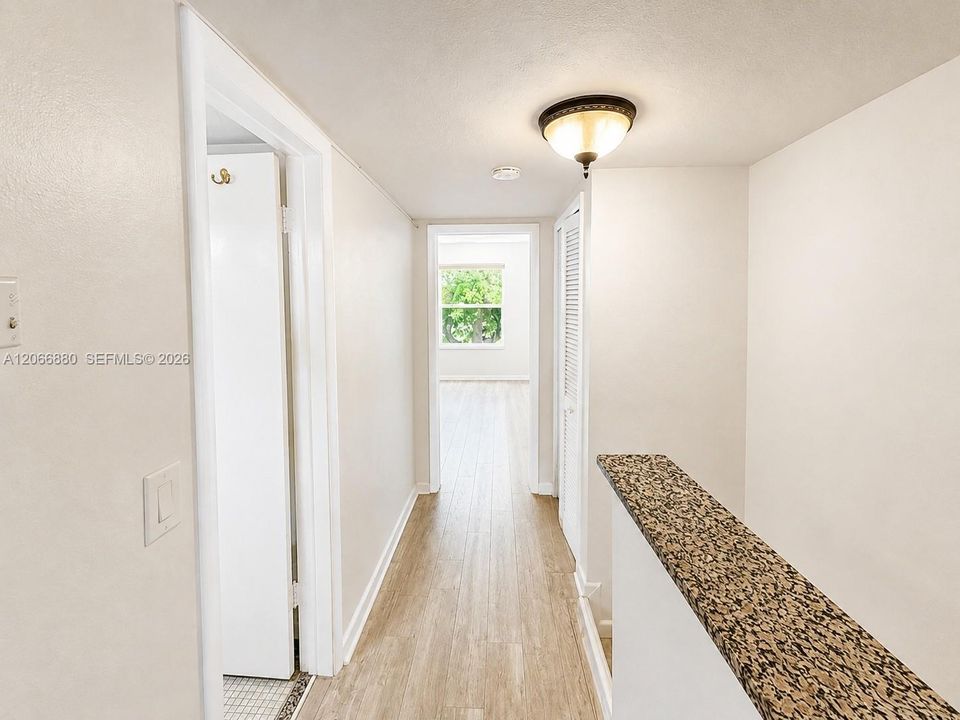 For Sale: $450,000 (2 beds, 1 baths, 1314 Square Feet)