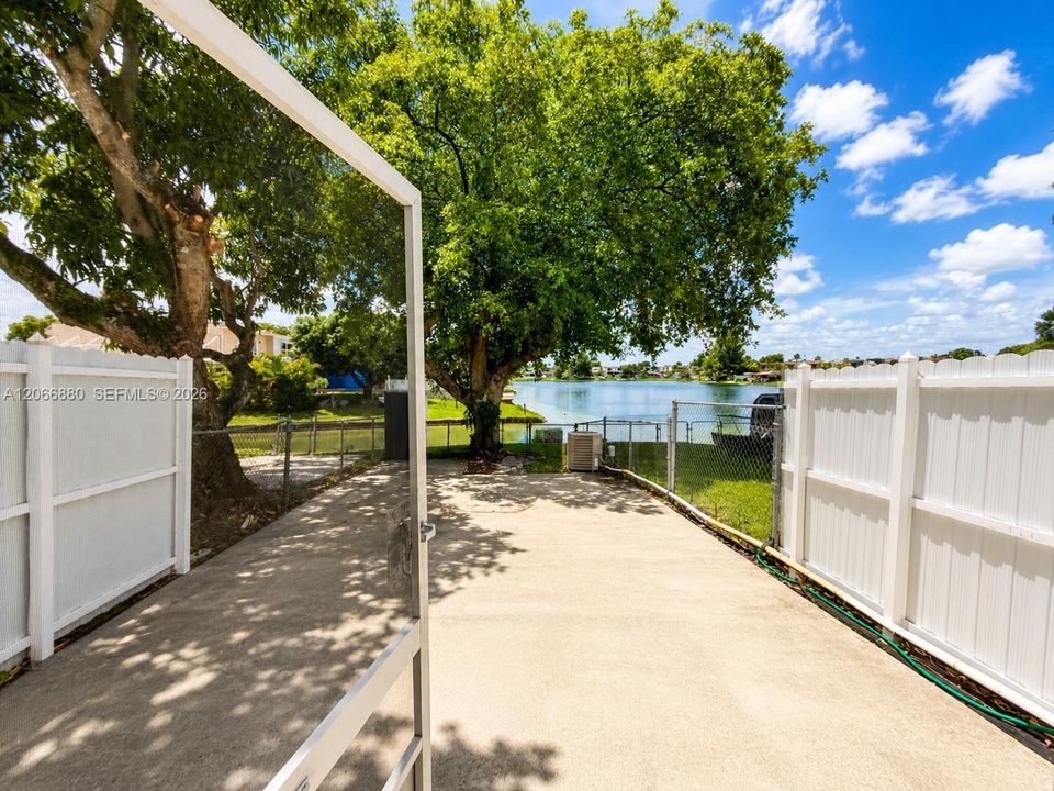 For Sale: $450,000 (2 beds, 1 baths, 1314 Square Feet)