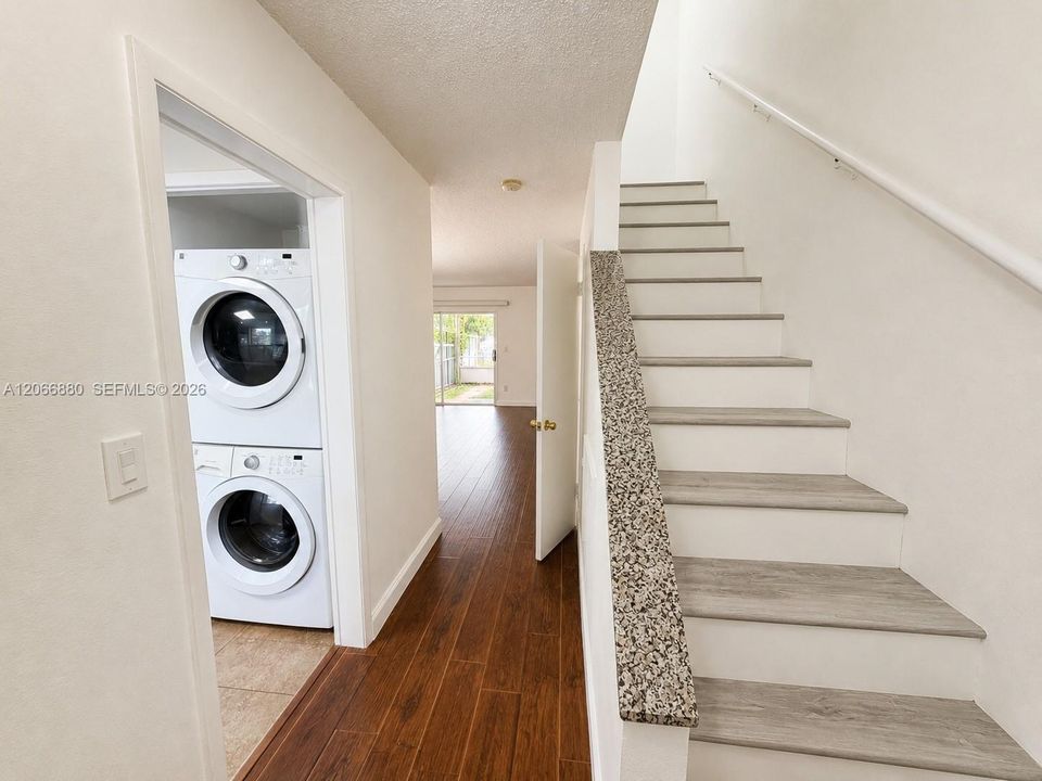 For Sale: $450,000 (2 beds, 1 baths, 1314 Square Feet)