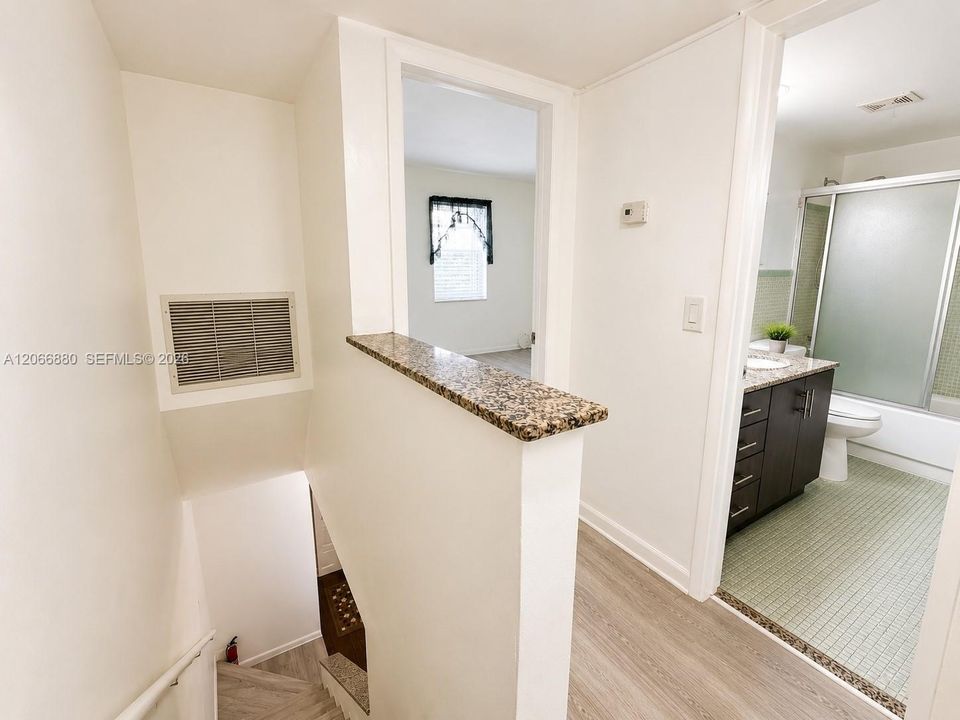 For Sale: $450,000 (2 beds, 1 baths, 1314 Square Feet)