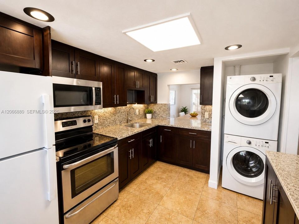For Sale: $450,000 (2 beds, 1 baths, 1314 Square Feet)