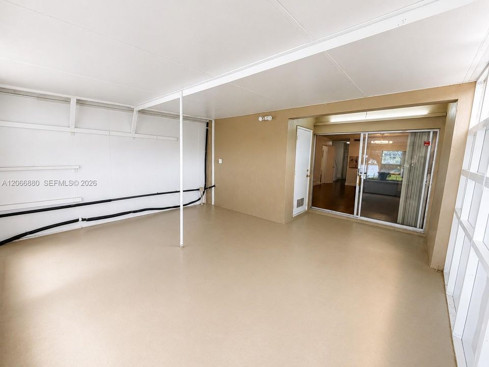For Sale: $450,000 (2 beds, 1 baths, 1314 Square Feet)