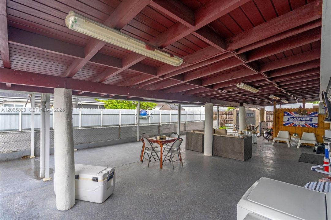 For Sale: $720,000 (5 beds, 4 baths, 1988 Square Feet)
