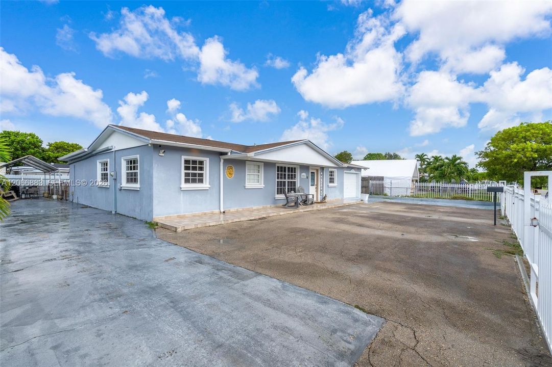 For Sale: $720,000 (5 beds, 4 baths, 1988 Square Feet)