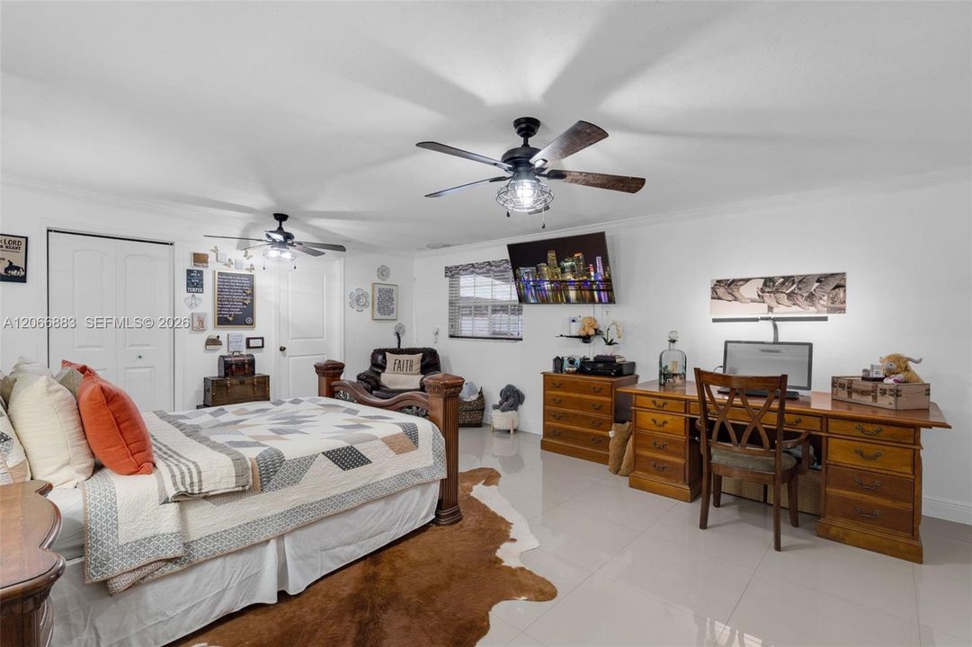 For Sale: $720,000 (5 beds, 4 baths, 1988 Square Feet)