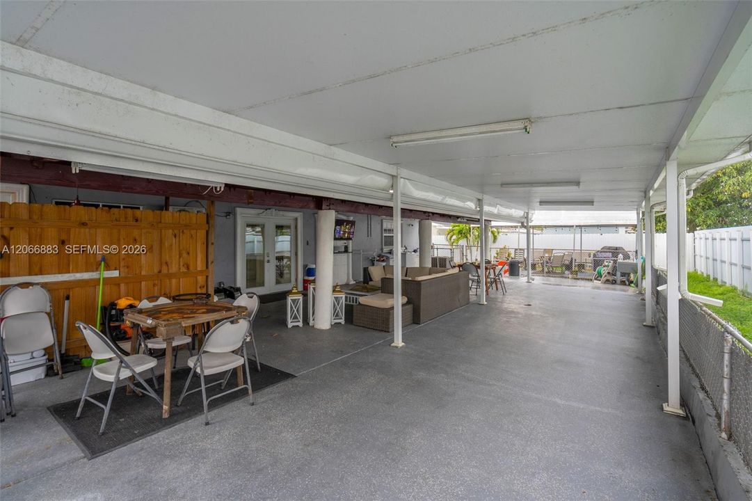 For Sale: $720,000 (5 beds, 4 baths, 1988 Square Feet)
