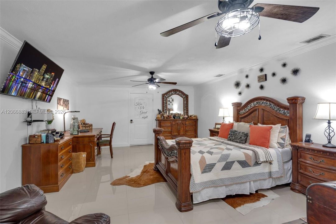 For Sale: $720,000 (5 beds, 4 baths, 1988 Square Feet)